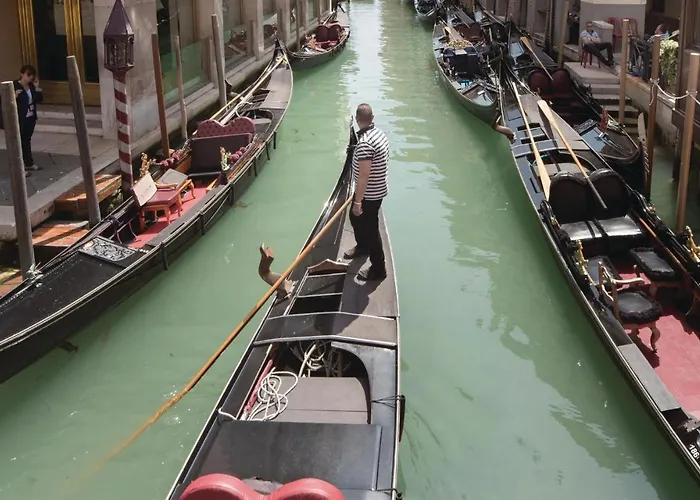 Stunning In -ve- 威尼斯